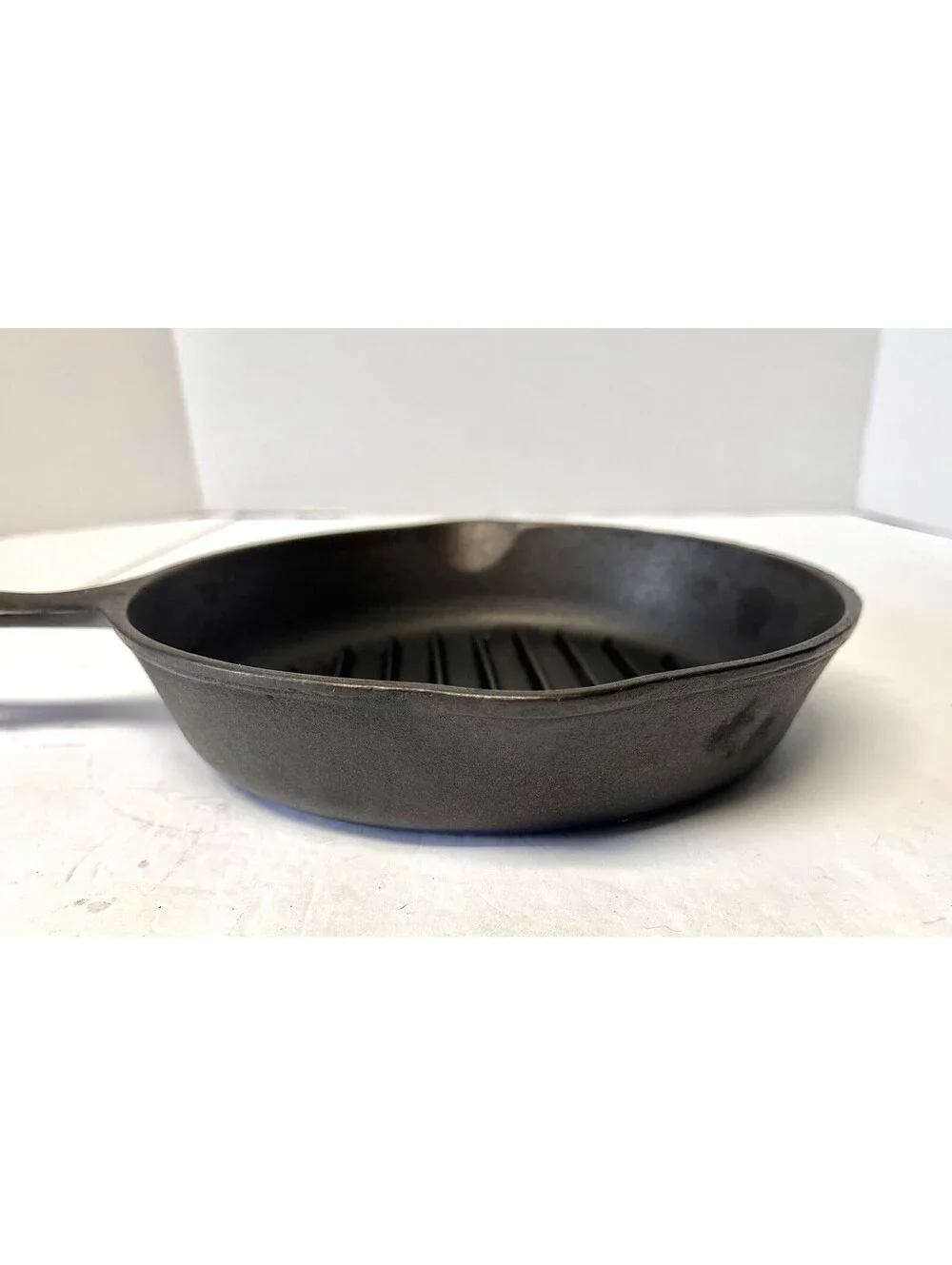 Cast Iron Skillet Pan Griller Broiler 9 Inch Cleaned & Seasoned